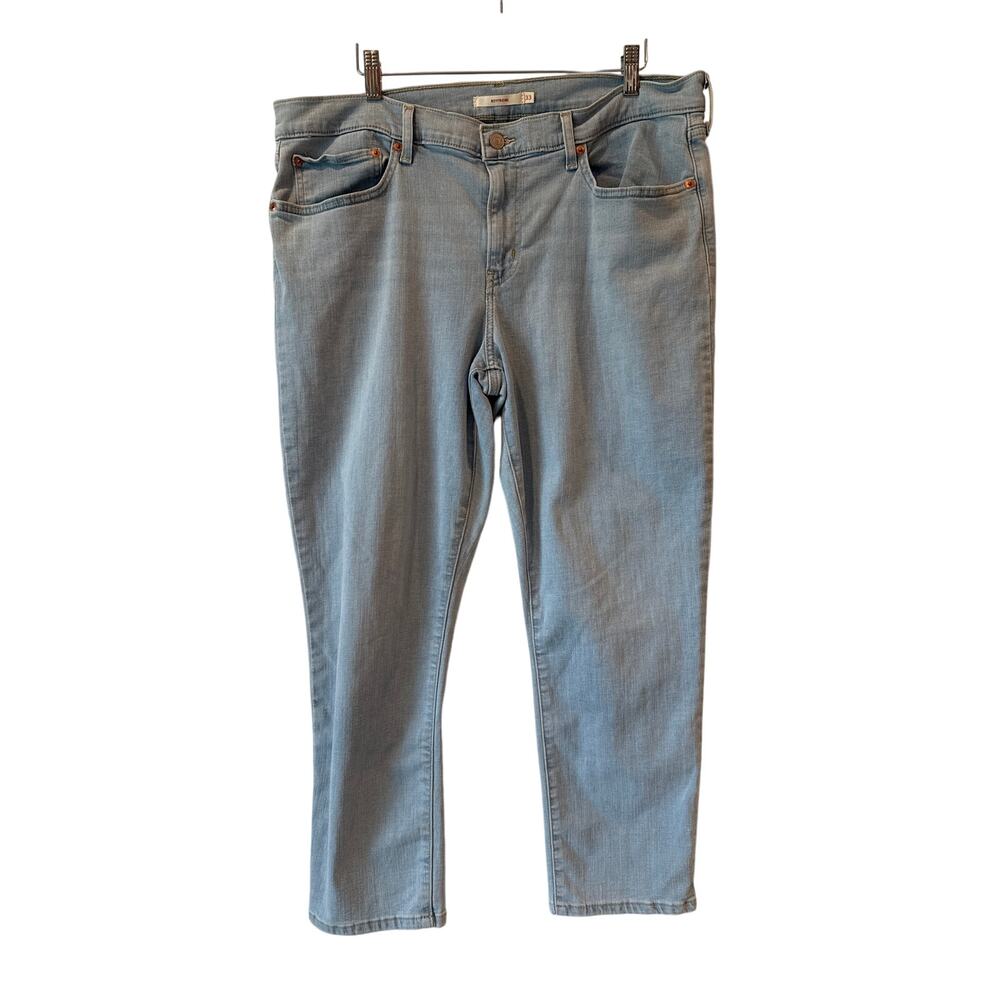 Levi’s Boyfriend Jeans in Medium Wash, 33